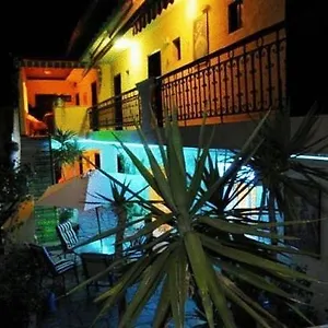 Otel Petunia Neos Marmaras